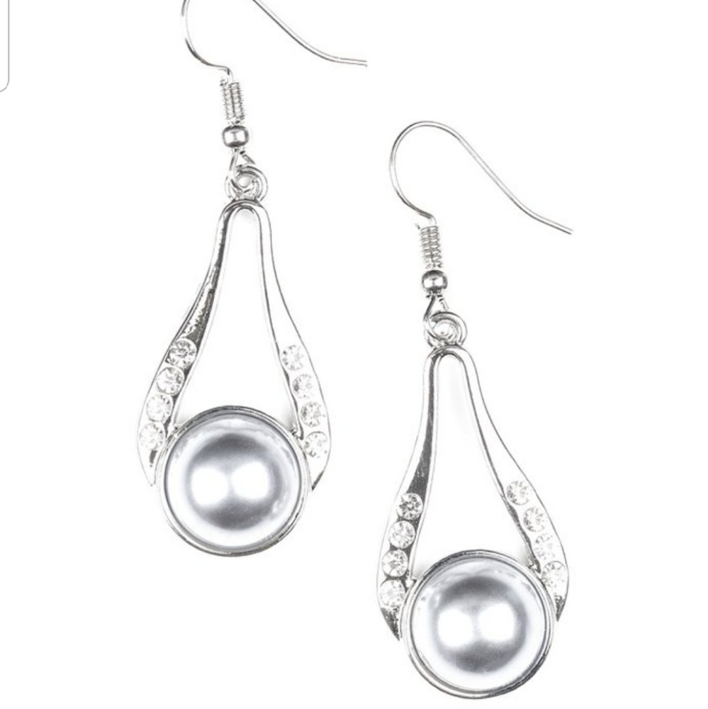Paparazzi pearl and silver earrings